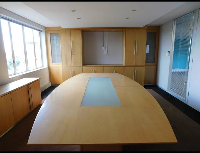 303M² OFFICE TO LET IN FERNDALE